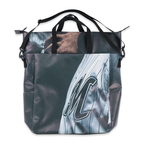 #52益田 直筆サイン入り2025球場正面ターポリン幕リメイクトートバッグ