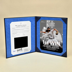 アンドレ・ジャクソン投手 移籍後初勝利記念 直筆サイン入りフォトファイル