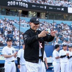 ネフタリ・ソト選手 NUMERO99 NPB通算200本塁打＆1000試合出場記念スタジアムジャケット 詳細画像