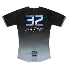 #32佐藤 都志也 サイン入り実使用ユニホーム(BSW)